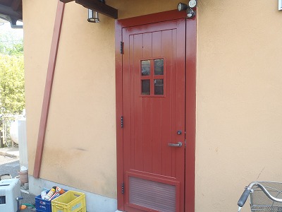 ドアの木部部分の塗装